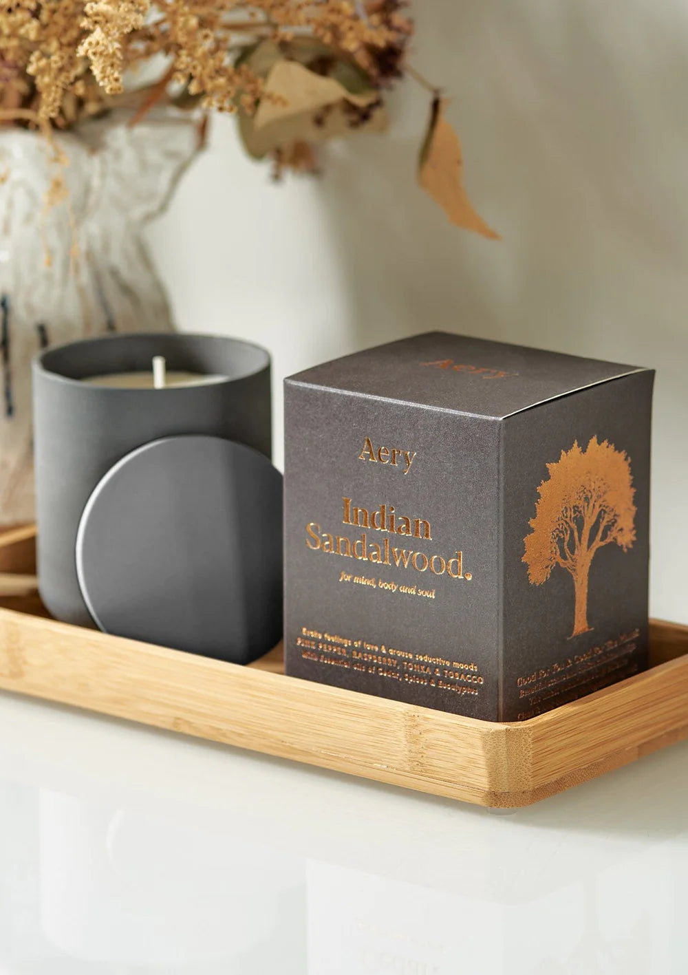 INDIAN SANDALWOOD SCENTED CANDLE - PEPPER RASPBERRY AND TONKA