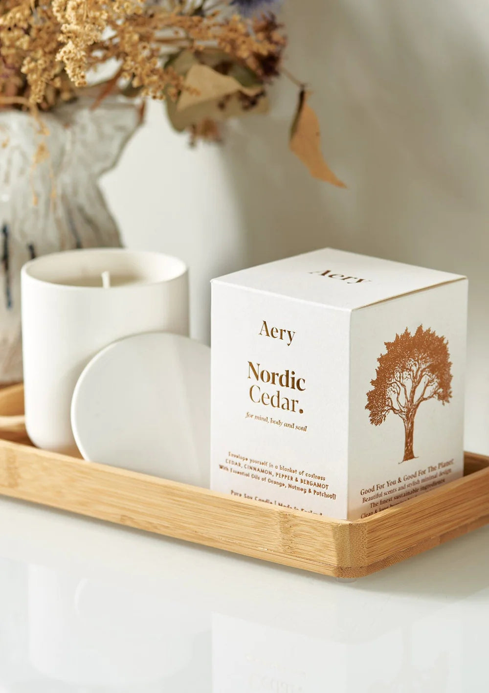 NORDIC CEDAR SCENTED CANDLE - CEDAR CINNAMON AND BERGAMOT